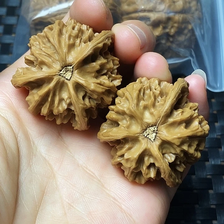 文玩核桃吊坠盘山三棱