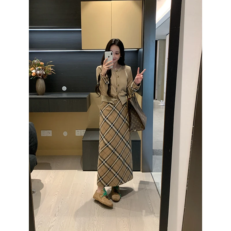 XINYI【英伦学院】冬季针织上衣+格纹半裙显瘦套装女X625A20057