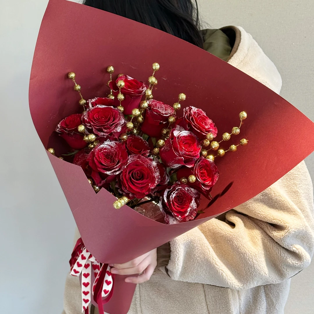 圣诞玫瑰红金花束