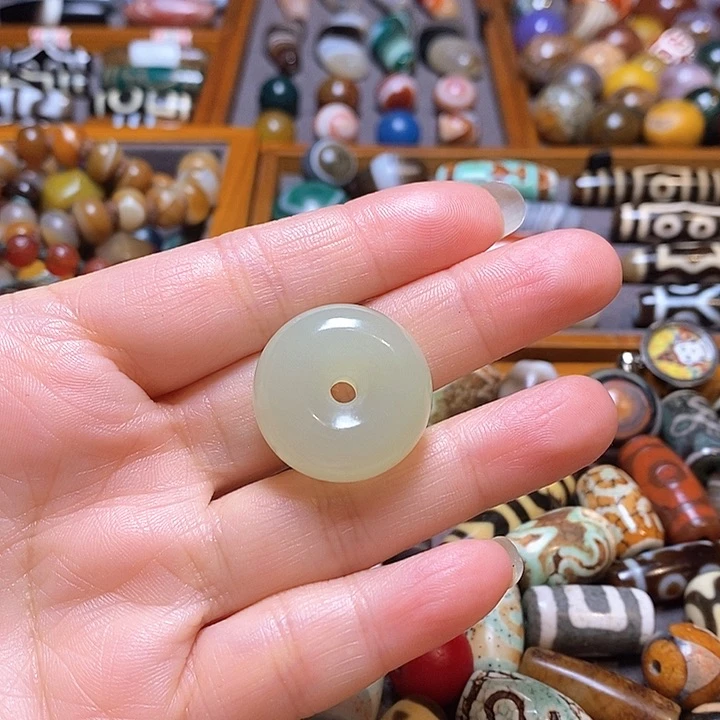 幸***儿玛瑙/玉髓颈饰未镶嵌