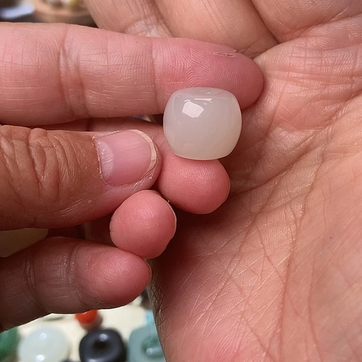 牛***咪和田玉未镶嵌颈饰