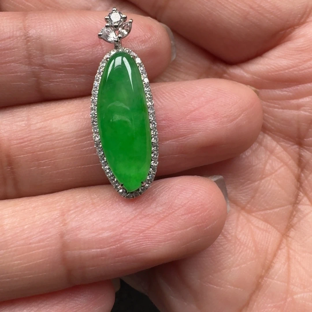 翡翠18K金镶嵌颈饰