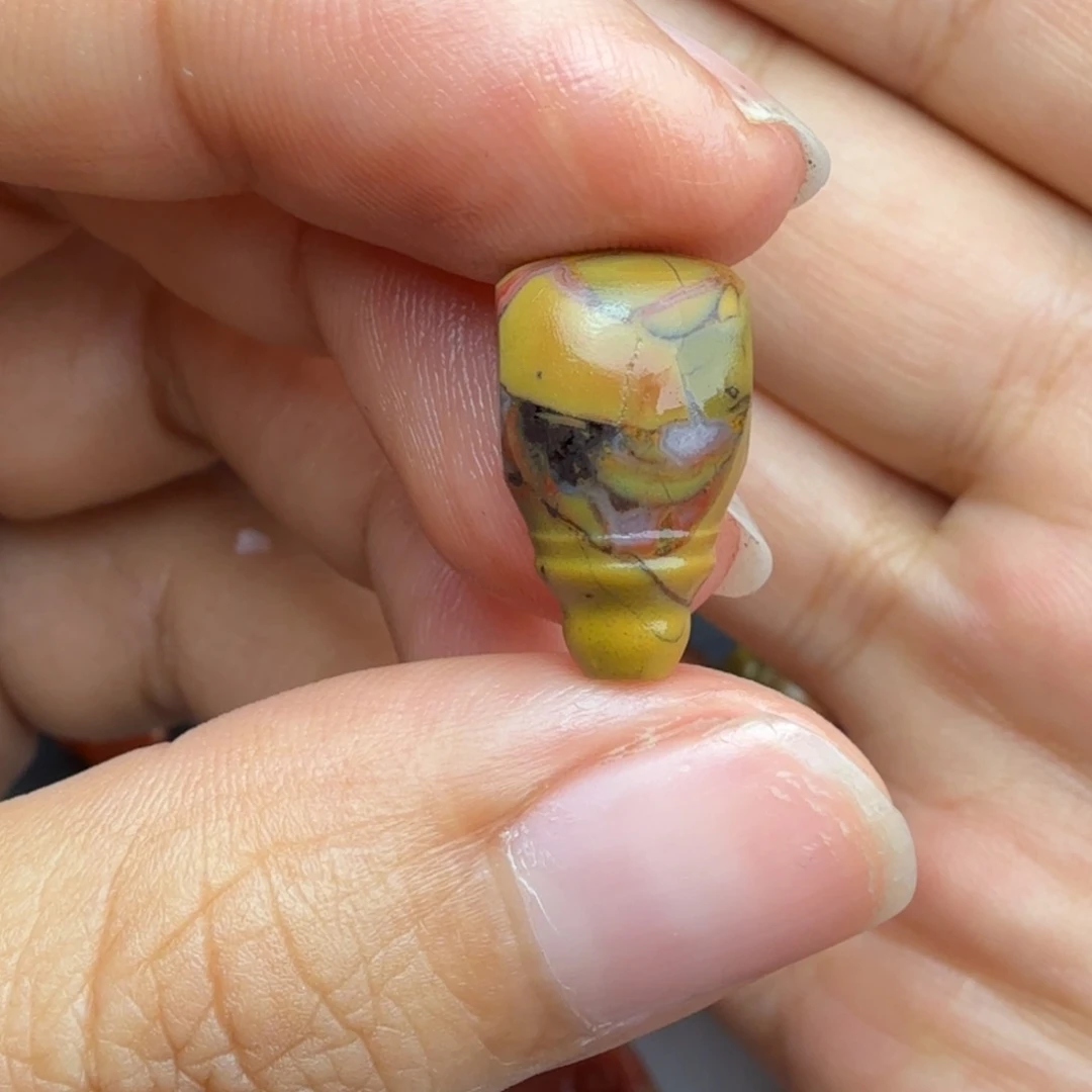 慢***吞南红玛瑙未镶嵌挂件皮裂