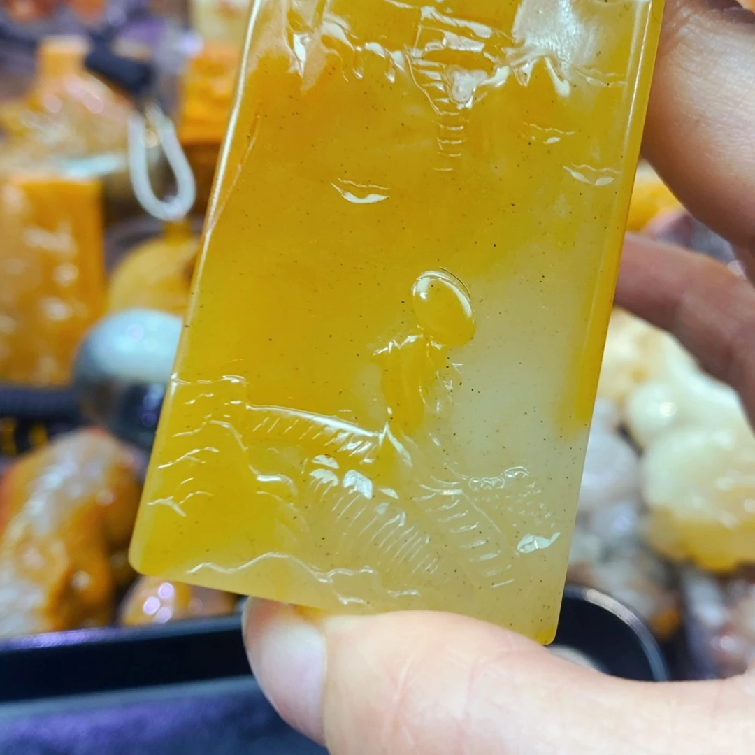 未镶嵌石英质玉（黄龙玉）颈饰