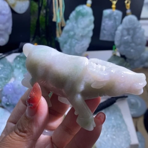 【闪购商品】颈饰未镶嵌翡翠牛