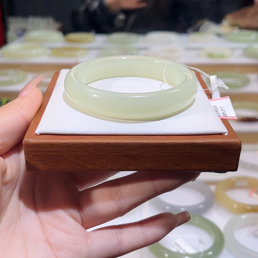 和田玉未镶嵌手镯浅茶晴