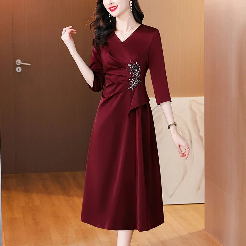 高贵年轻喜妈妈婚礼礼服女2025春秋新款连衣裙喜服高端喜婆婆婚宴