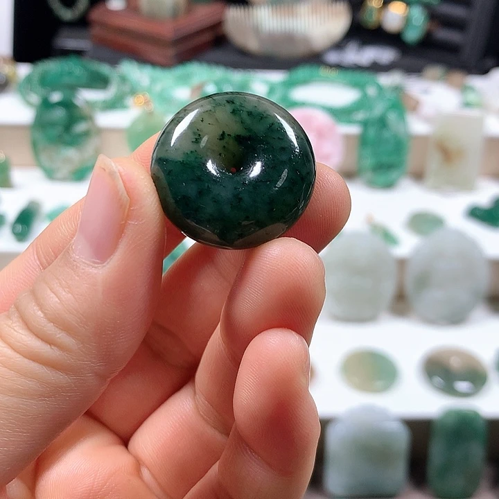 未镶嵌独山玉颈饰