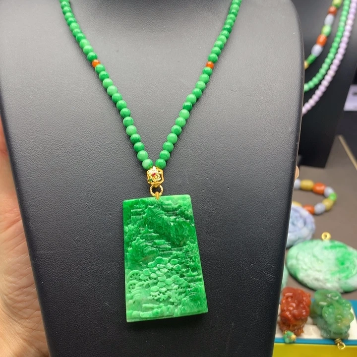 翡翠未镶嵌颈饰翡翠山水