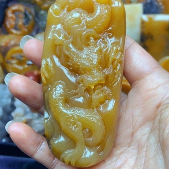 石英质玉（黄龙玉）未镶嵌颈饰