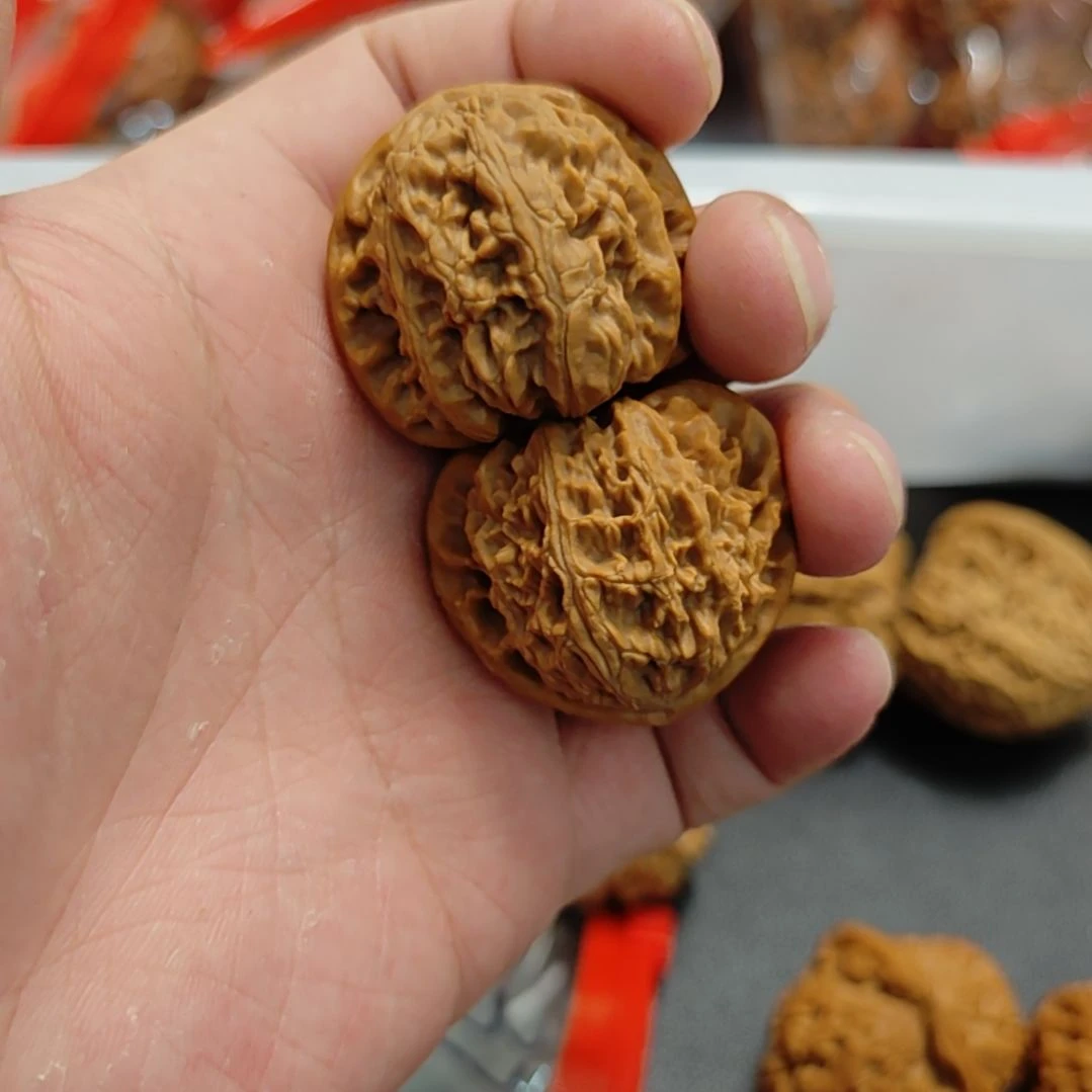 小白狮子文玩核桃