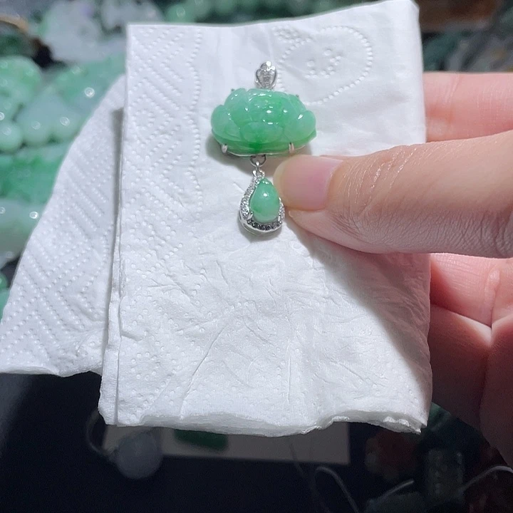 颈饰未镶嵌翡翠天