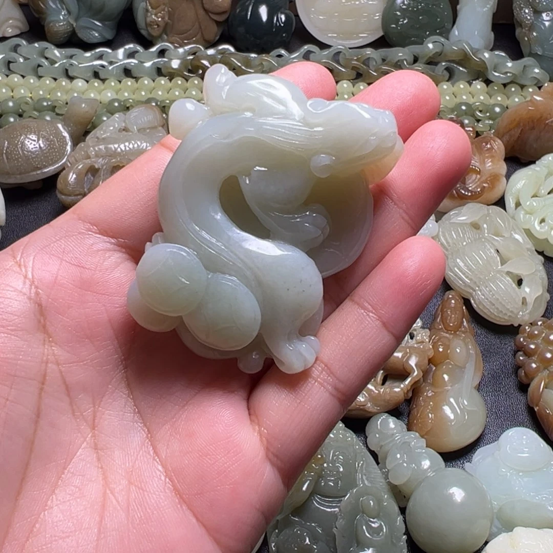 须***欢和田玉未镶嵌颈饰