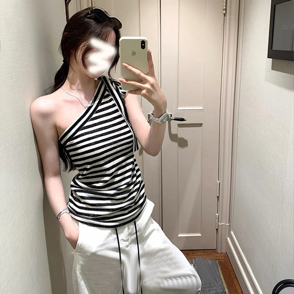 欧尼韩女调性 解构感斜肩绑带条纹上衣