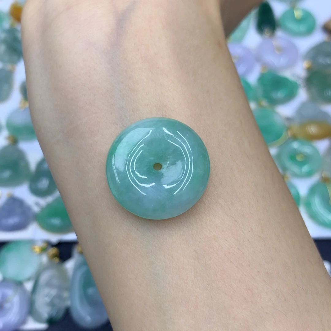 翡翠颈饰未镶嵌糖**学翡翠