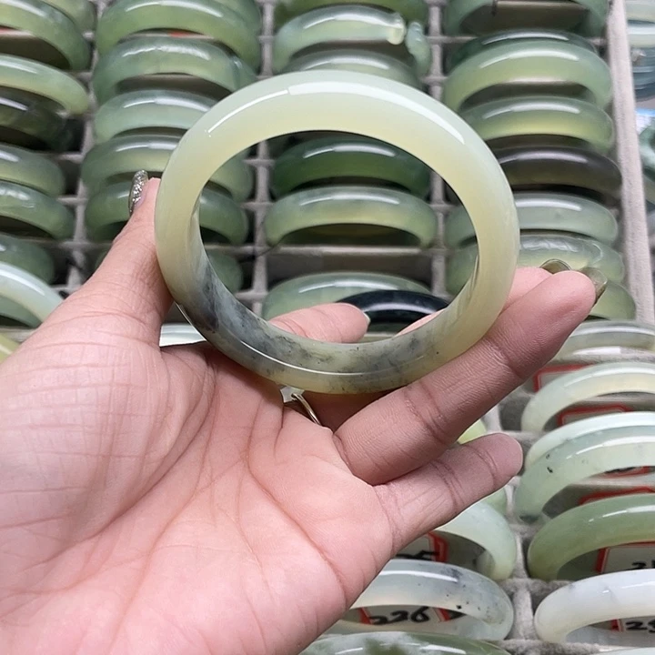 蛇纹石玉未镶嵌手镯210