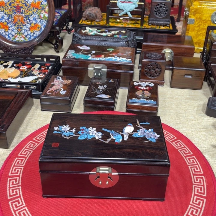 红酸枝木类成套家具
