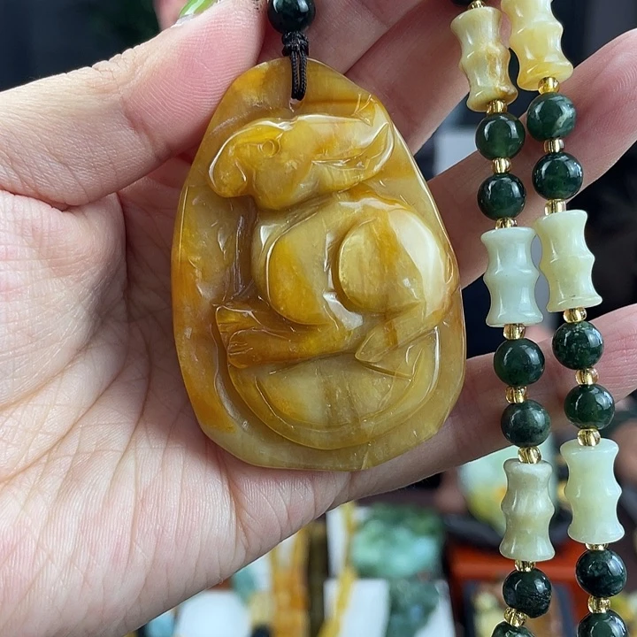 蛇纹石玉未镶嵌颈饰