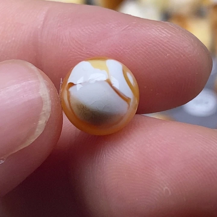 裸石琥珀未镶嵌圆珠