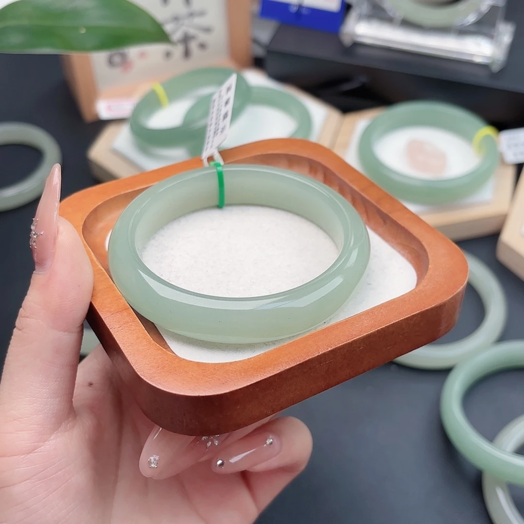 石英质玉未镶嵌手镯