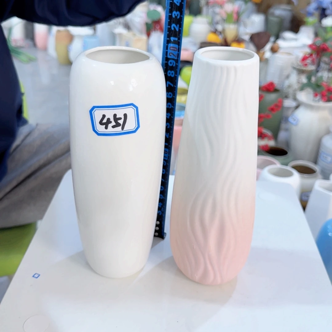 451号一对小花瓶高20厘米瑕疵