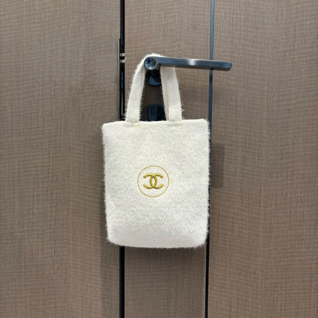 【小佟专属】香奈儿通勤包  化妆包白包时尚 手提包【15*22cm】-x