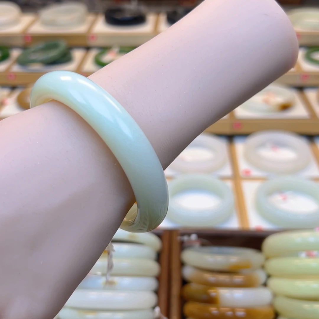 和田玉手镯未镶嵌骆*1