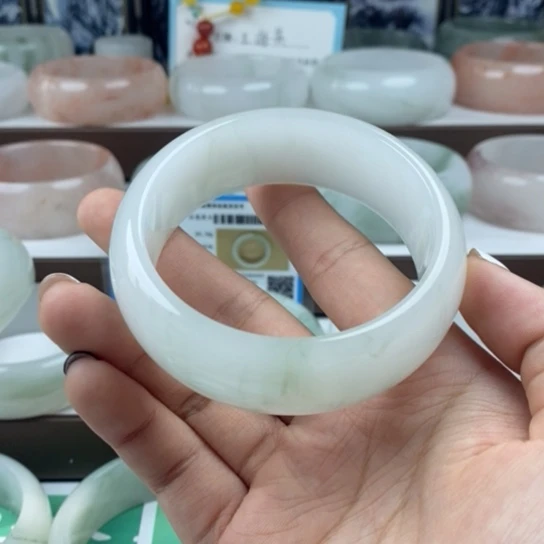 玉***萍石英质玉（金丝玉）未镶嵌手镯