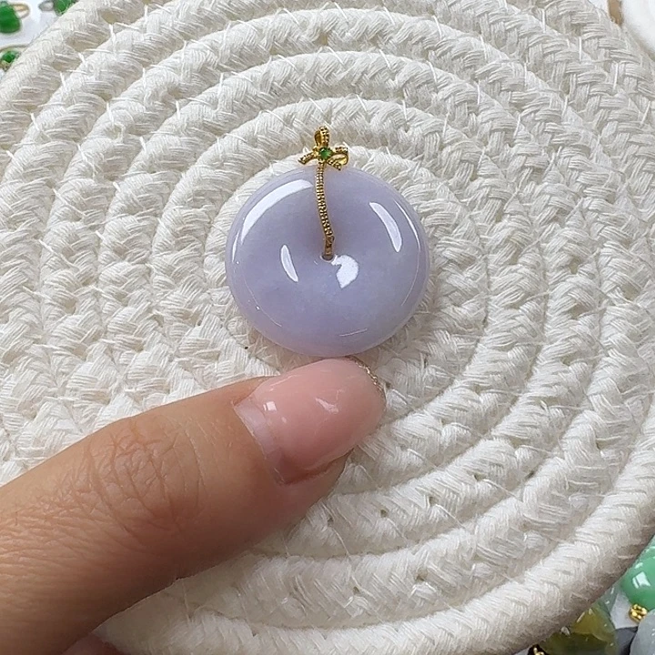 翡翠未镶嵌颈饰平安扣