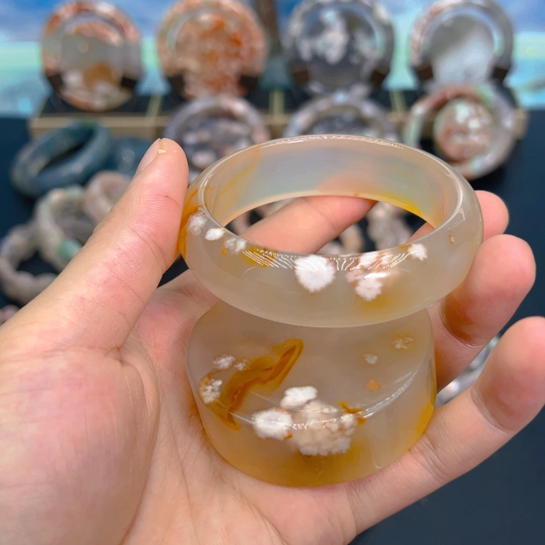 未镶嵌手镯石英质玉