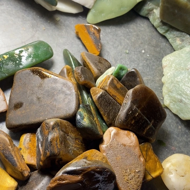 透闪石质玉挂件未镶嵌