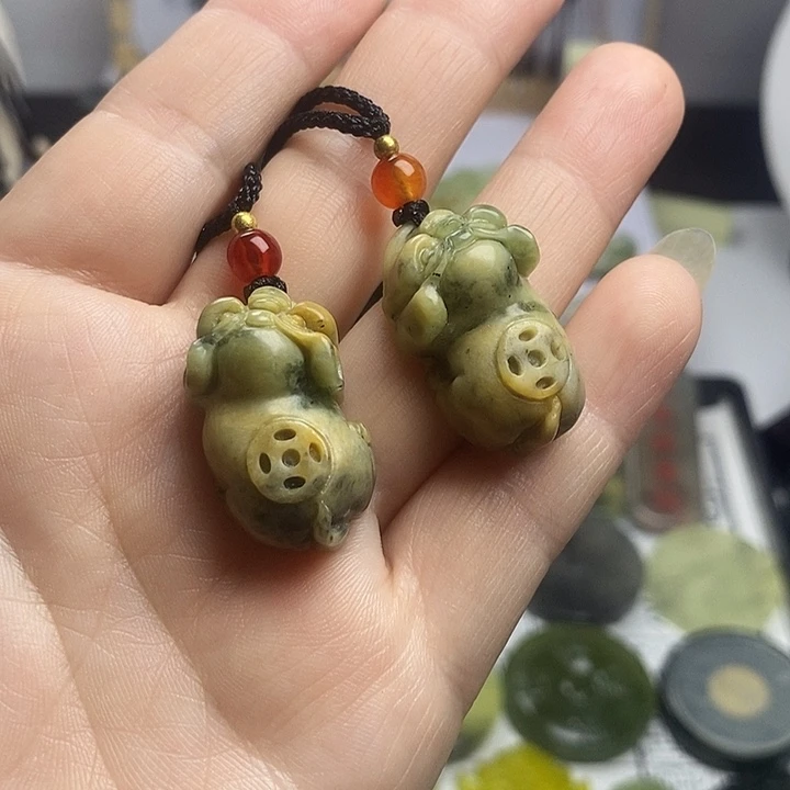 合金蛇纹石玉颈饰