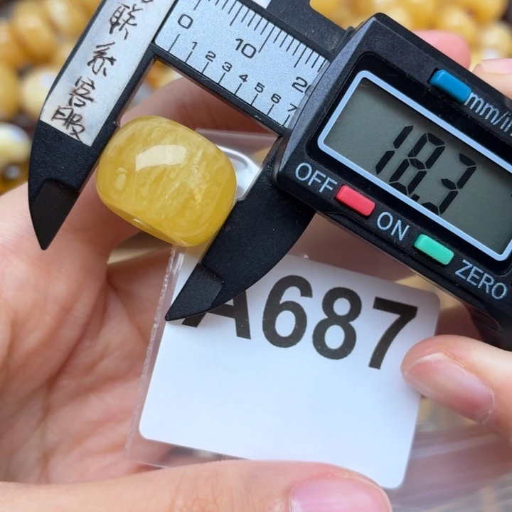 漂***心蜜蜡未镶嵌裸石蜜蜡