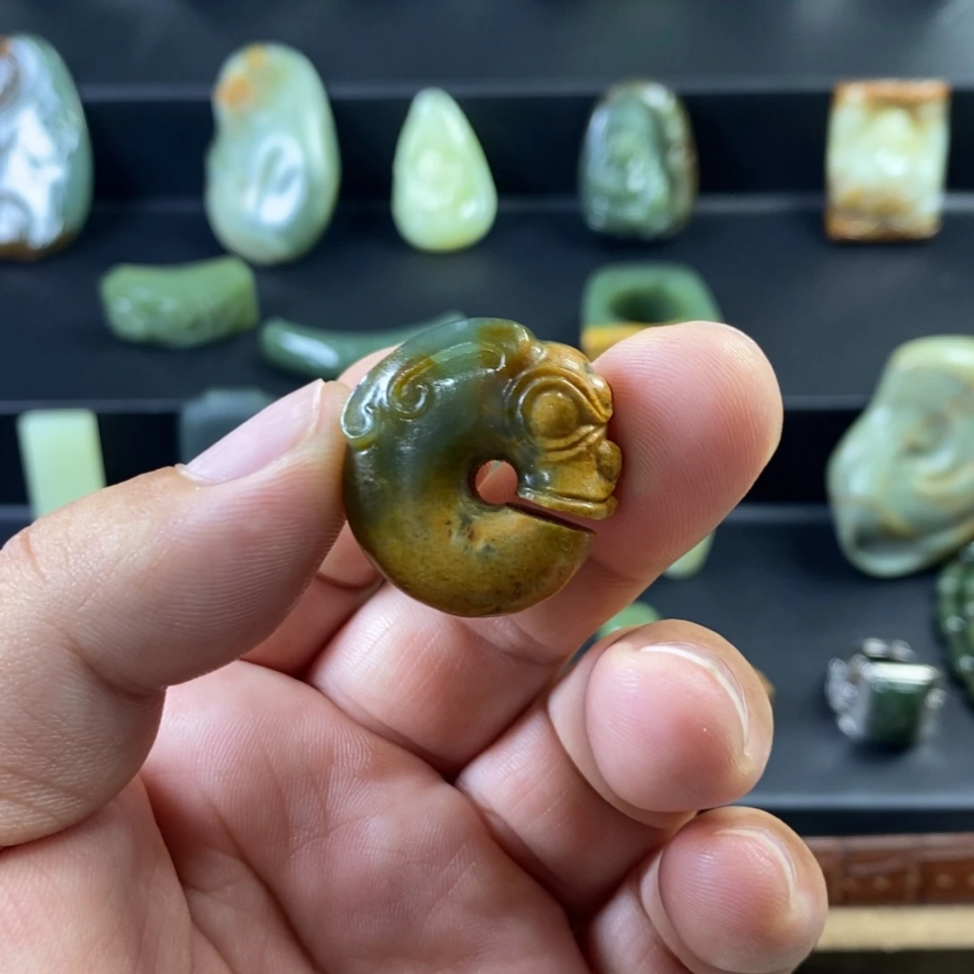 岫岩河磨玉（透闪石质玉）未镶嵌颈饰