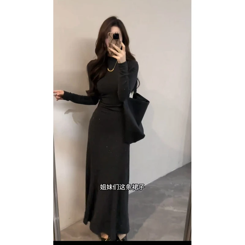 东大门纯色细闪点缀连衣裙女2025年秋冬新款设计感遮肉显瘦中长裙