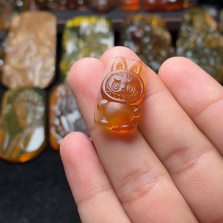 琥珀未镶嵌颈饰110