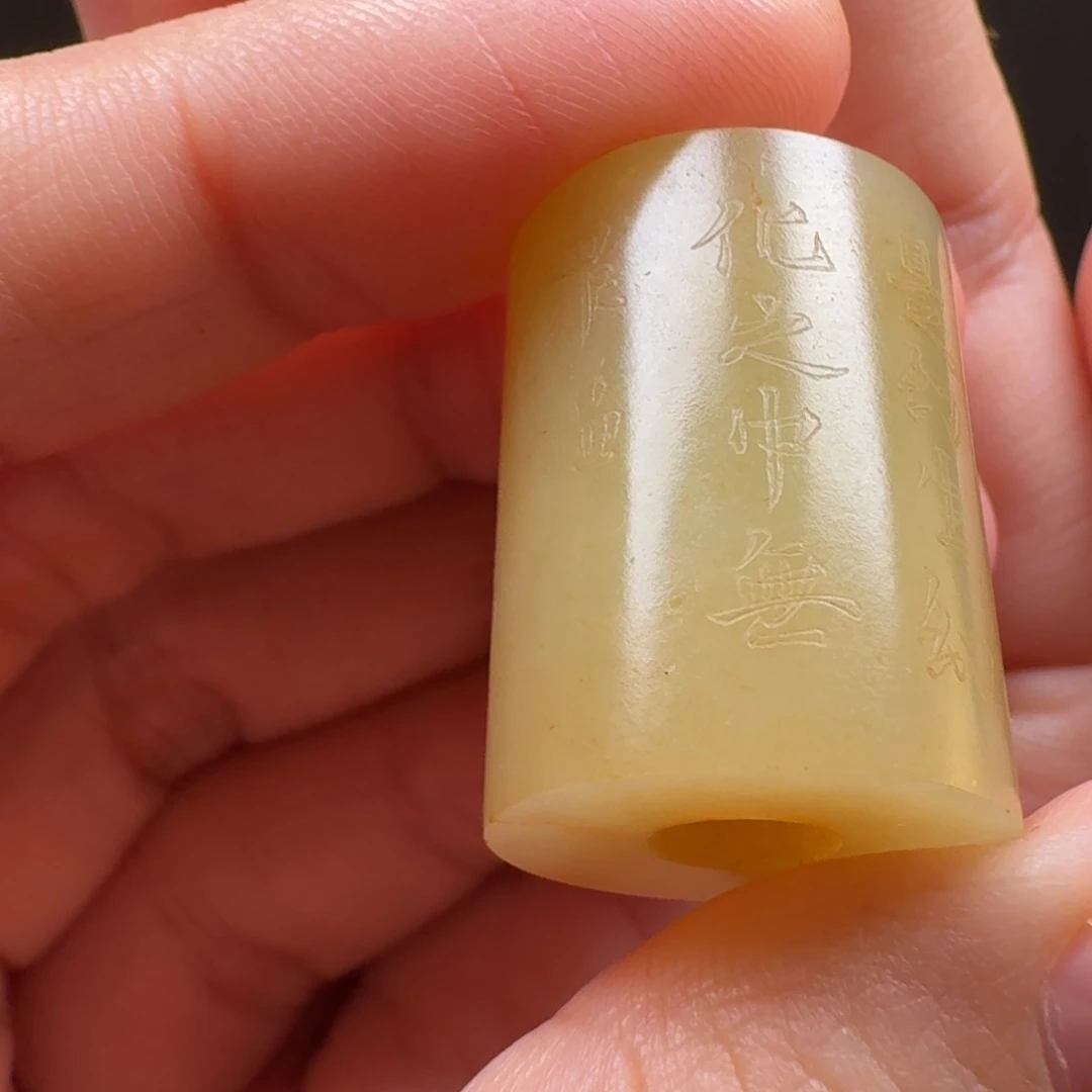 聚***：颈饰未镶嵌和田玉