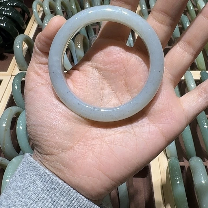 张***花和田玉（糖玉）未镶嵌手链