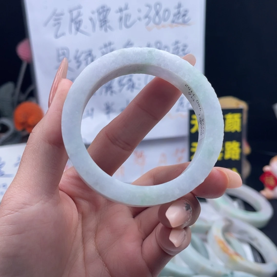 定制翡翠未镶嵌手镯