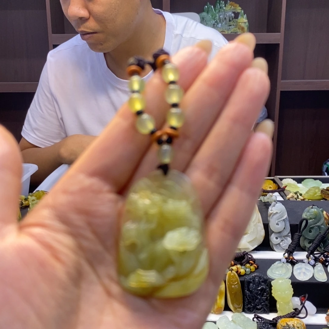 未镶嵌蛇纹石玉颈饰