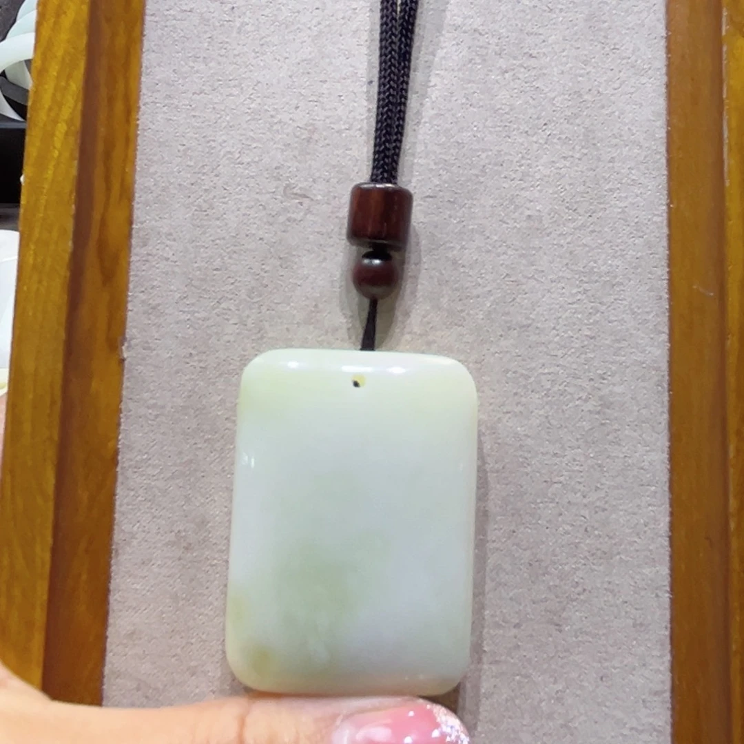 已***少蓝田玉（蛇纹石化大理石玉）未镶嵌颈饰