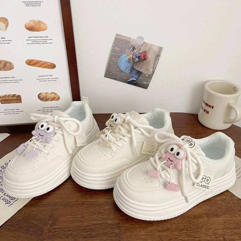 奶白色厚底女款夏季新款韩系小众时髦风丑萌面包运动板鞋时尚感十