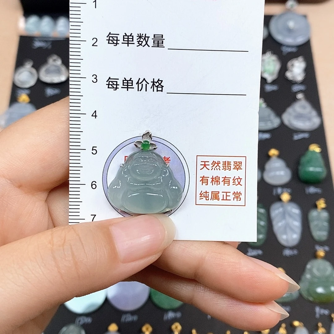 颈饰18K金镶嵌翡翠