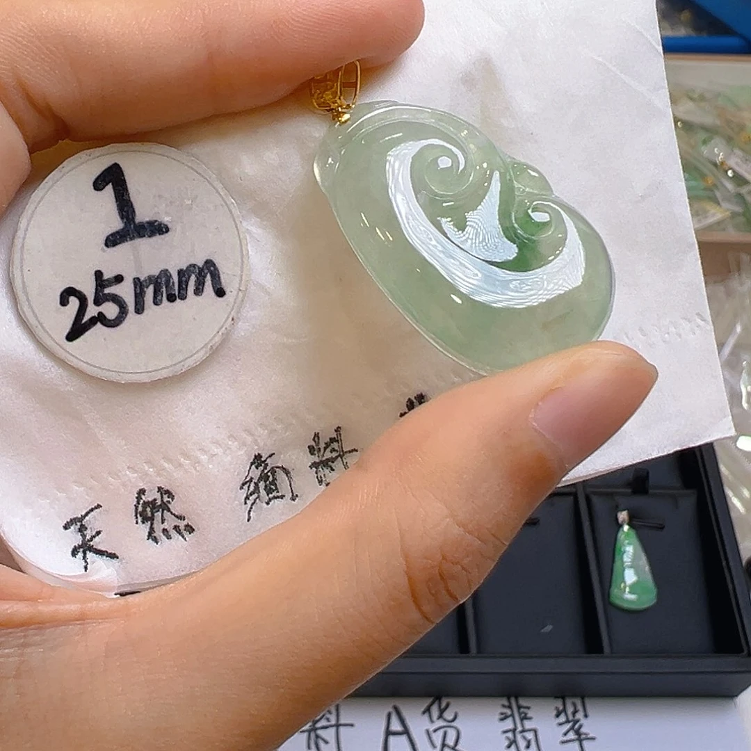 翡翠吊坠(不含链)18K金镶嵌翡翠