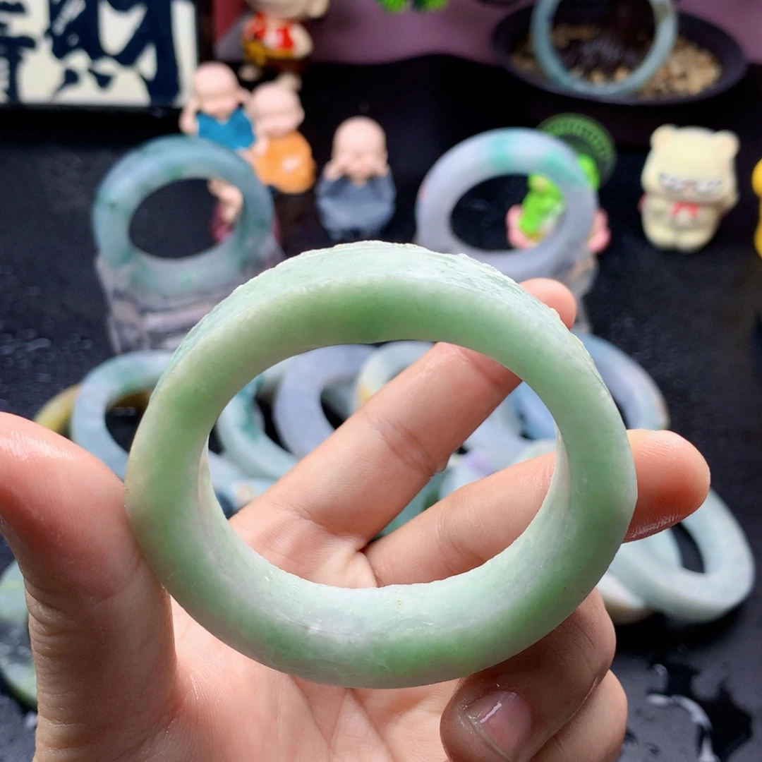 定制翡翠未镶嵌翡翠手镯