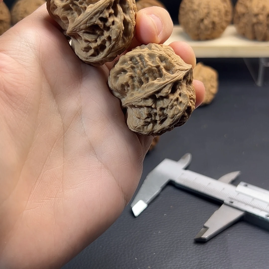 文玩核桃吊坠半壁