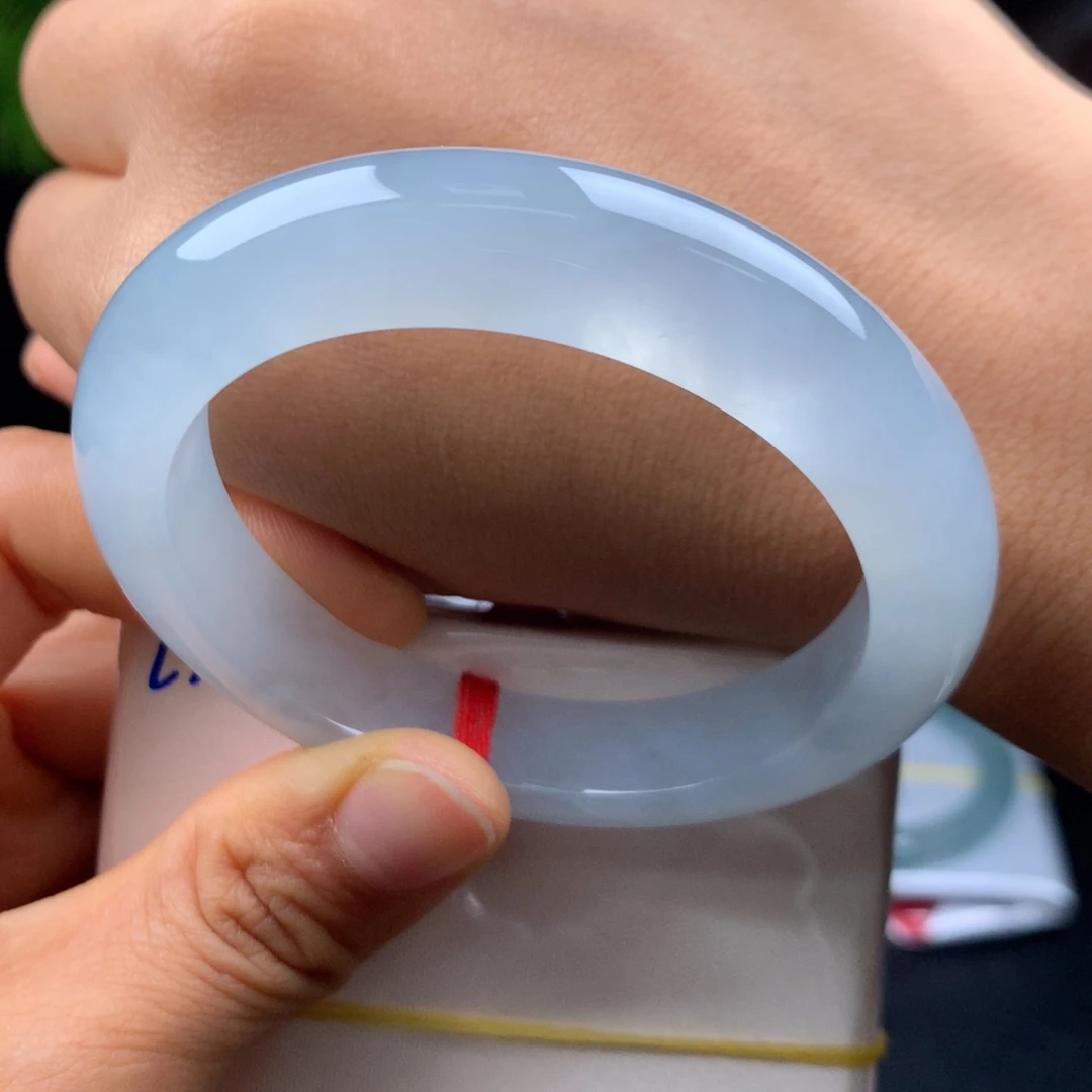 翡翠未镶嵌手镯冰蓝起光完美