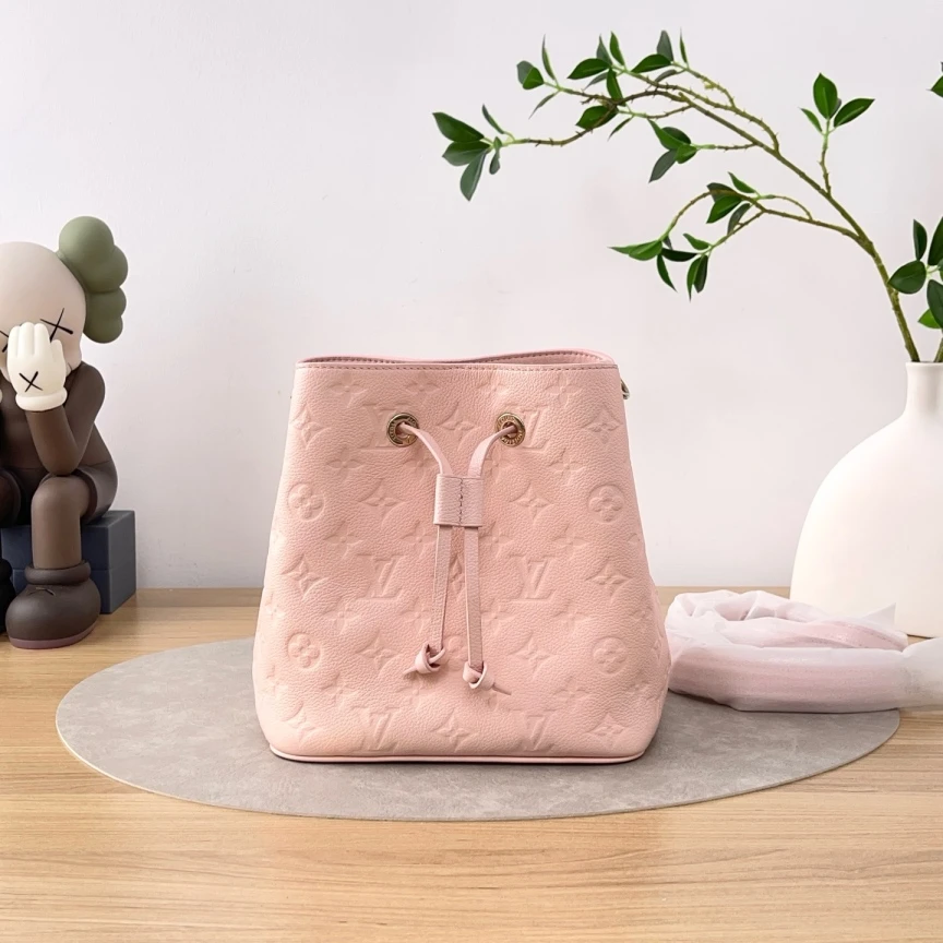 95新 LouisVuitton/路易威登 NEONOE BB/单肩包/0792