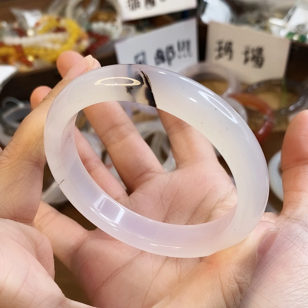 玛瑙/玉髓未镶嵌手镯A895。60.5圈。