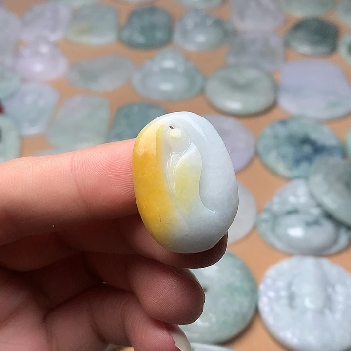 翡翠未镶嵌颈饰悟道